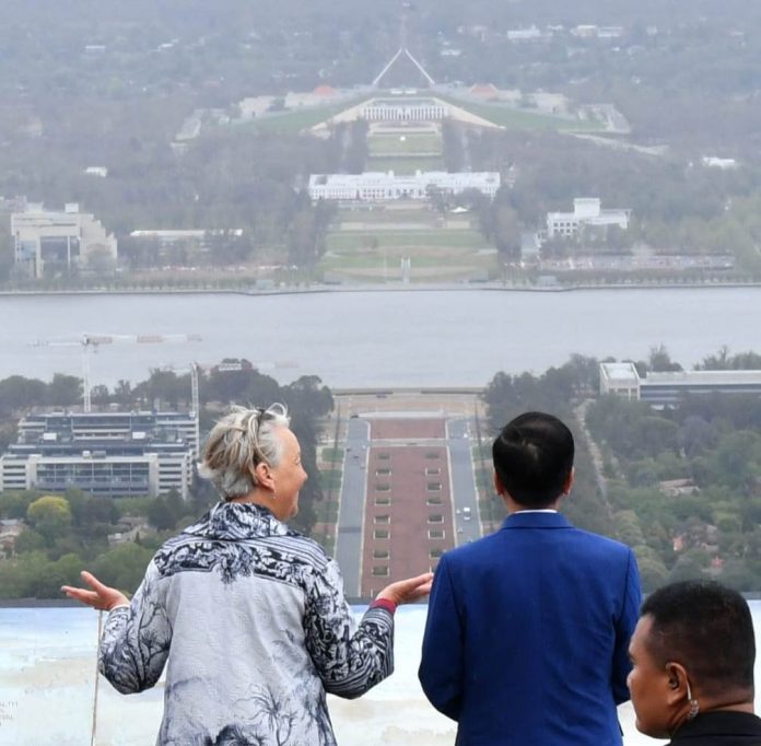 Presiden Joko Widodo mengunjungi kawasan Mount Ainslie di Canberra, Australia, pada Minggu, 9 Februari 2020
