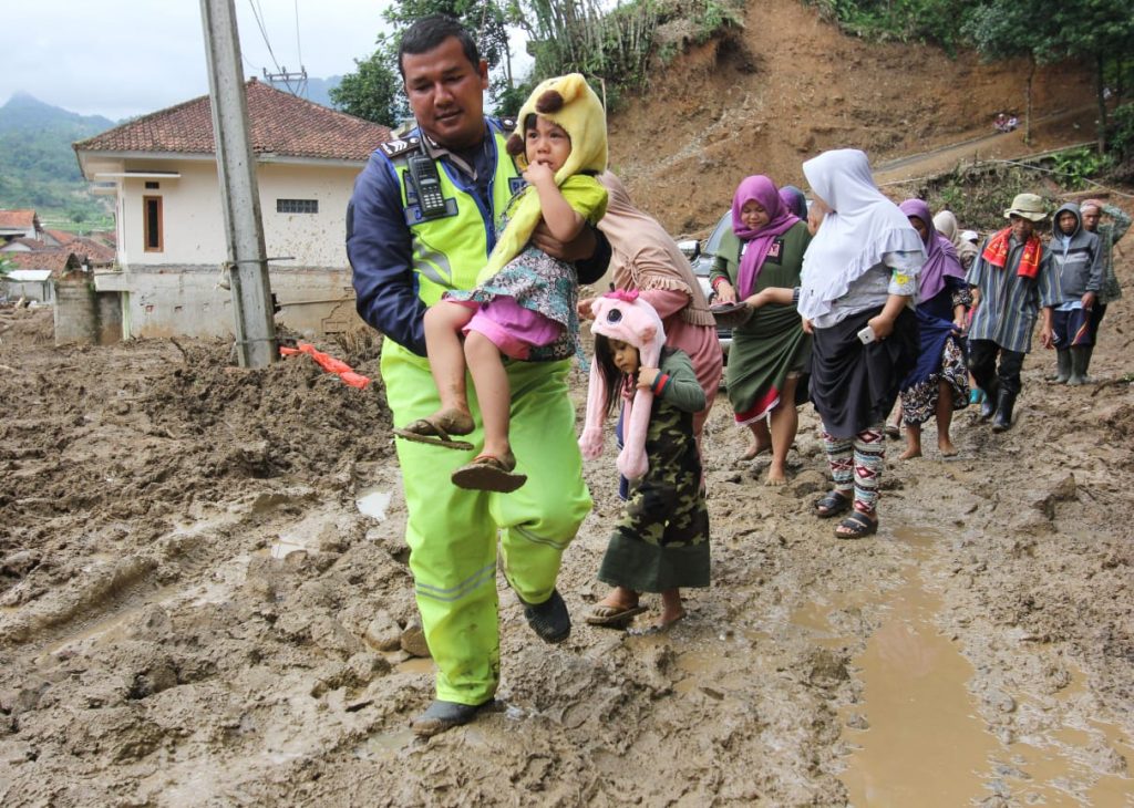 Jokowi perduli longsor