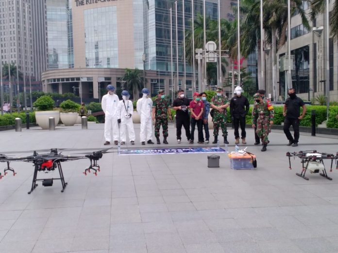 Jakarta lakukan penyemprotan jalan protokol dengan disinfektan (Foto Kontributor Vibizmedia)