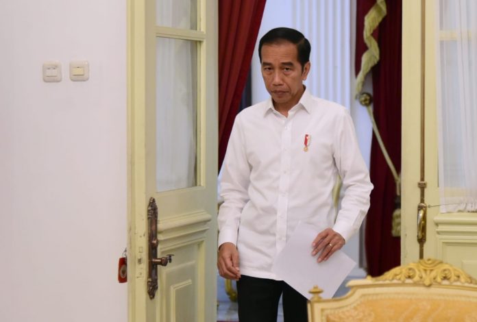 Presiden Joko Widodo memimpin rapat terbatas pembiayaan BPJS Kesehatan di Istana Merdeka