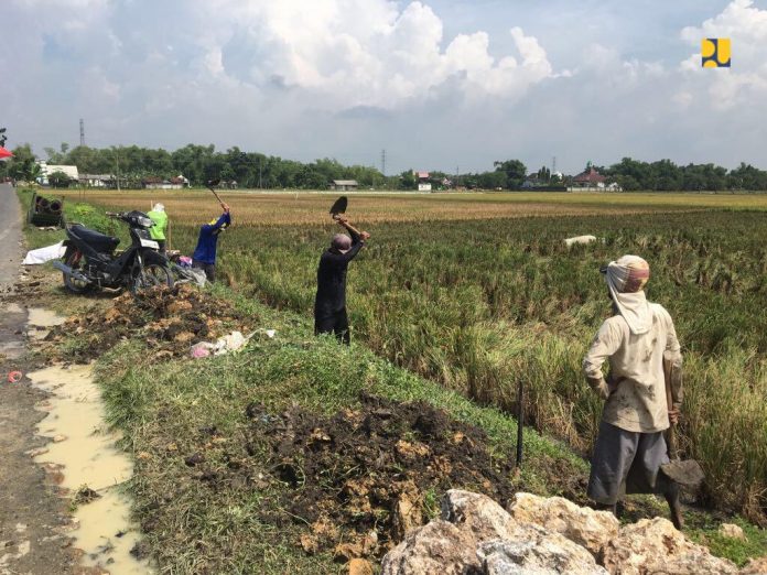 Program padat karya tunai oleh Kementerian Pekerjaan Umum dan Perumahan Rakyat