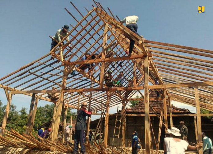 Program padat karya tunai oleh Kementerian Pekerjaan Umum dan Perumahan Rakyat