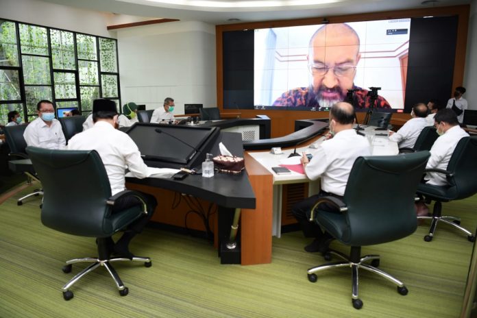 Menteri Desa, Pembangunan Daerah Tertinggal, dan Transmigrasi Abdul Halim Iskandar meresmikan program Transformasi Ekonomi Kampung Terpadu secara virtual di Jakarta, Selasa 19 Mei 2020.