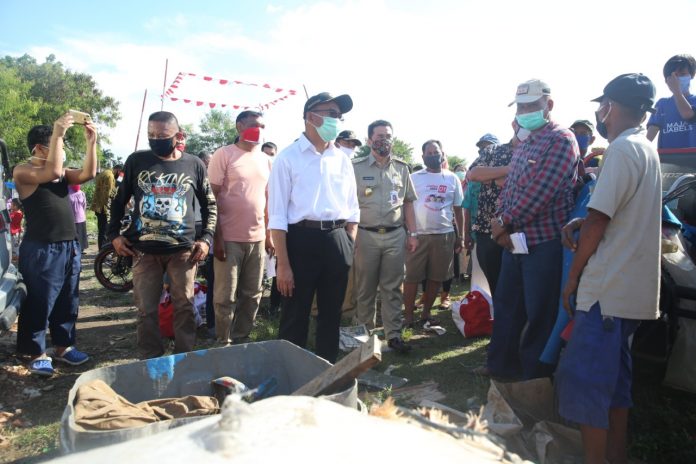 Menteri Koordinator Bidang Pembangunan Manusia dan Kebudayaan Muhadjir Effendy kunjungan lapangan guna memastikan penyaluran bantuan sosial di wilayah DKI Jakarta berjalan lancar dan tepat sasaran