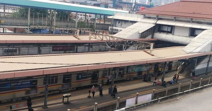 Ilustrasi pergerakan orang dari satu daerah ke daerah lain menggunakan transportasi darat