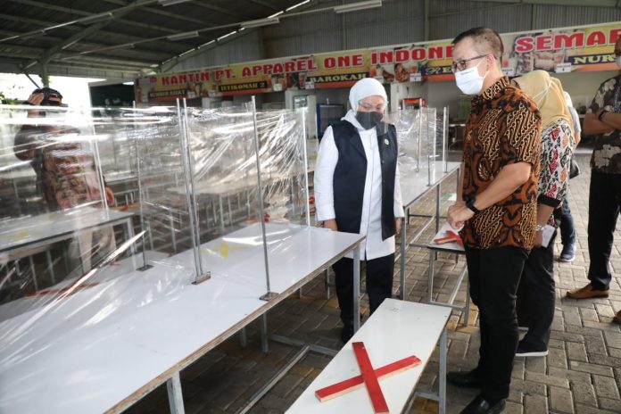 Menteri Ketenagakerjaan Ida Fauziah meninjau Pencegahan Penularan Covid-19 di lingkungan kerja di PT Bina Busana Internusa Semarang, Jawa Tengah, Jumat 19 Juni 2020