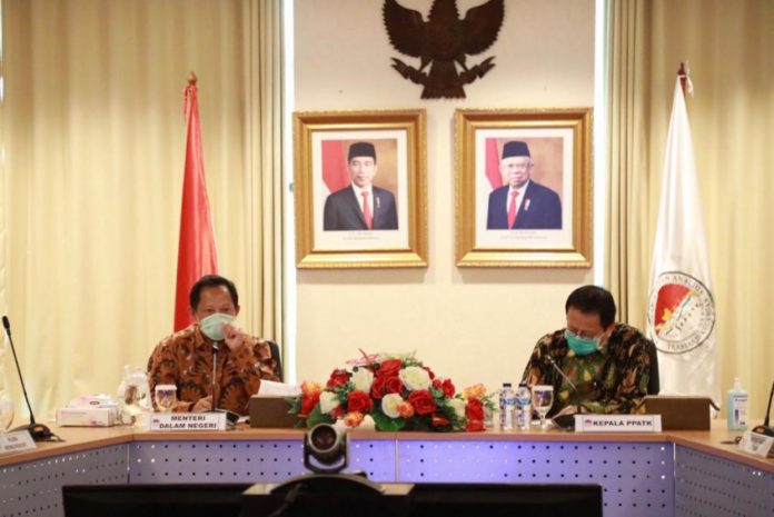 Rapat bersama antara Menteri Dalam Negeri Muhammad Tito Karnavian dengan Kepala PPATK Dian Ediana Rae membahas Pencegahan dan Pemberantasan Tindak Pidana Pencucian Uang dan Pendanaan Terorisme