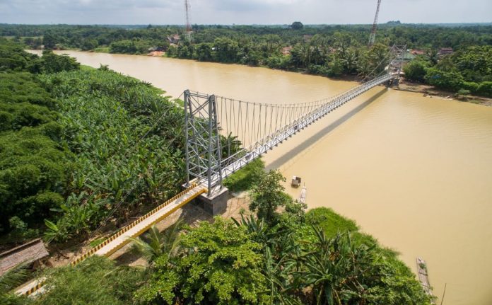 Salah satu dari 38 jembatan gantung yang dibangun oleh Kementerian Pekerjaan Umum dan Perumahan Rakyat melalui Direktorat Jendera Bina Marga pada tahun 2020