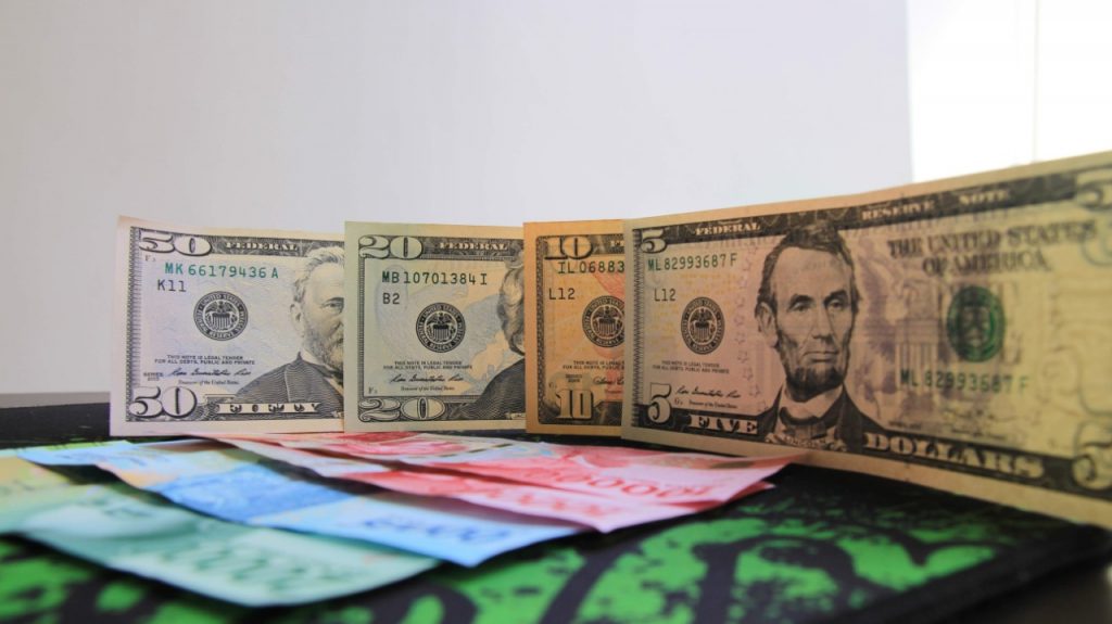 Rupiah Selasa Siang Lanjut Terkoreksi ke Rp14.764/USD