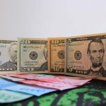 Rekor Terendah, Rupiah Senin Ditutup Tertekan ke Rp16.935/USD