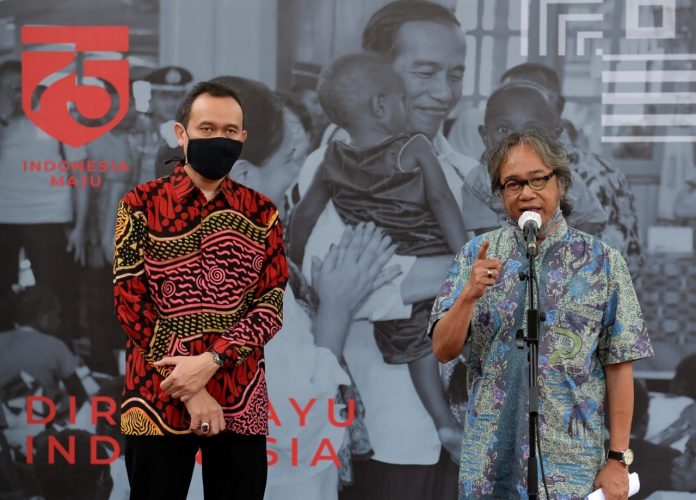 Butet Kertaradjasa memberikan keterangan pers terkait pekerja seni diminta Presiden Jokowi untuk membantu pemerintah dalam menghadapi pandemi