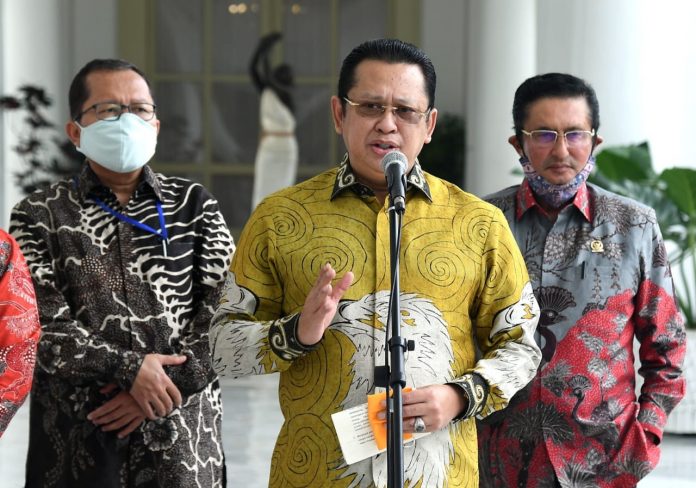 Ketua MPR Bambang Soesatyo memberikan keterangan selepas pertemuan dengan Presiden di Istana Kepresidenan Bogor, Jawa Barat, pada Rabu, 8 Juli 2020 2