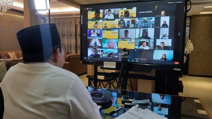 Menteri Desa, Pembangunan Daerah Tertinggal, dan Transmigrasi Abdul Halim Iskandar saat memberikan arahan pada pelepasan Mahasiswa Kuliah Kerja Nyata IAIN Tulung Agung secara virtual