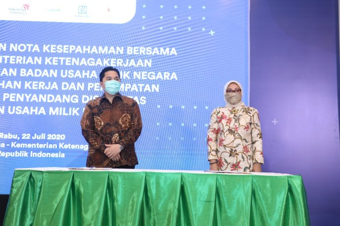Menteri Ketenagakerjaan Ida Fauziyah dan Menteri BUMN Erick Thohir menandatangani Nota Kesepahaman mengenai pelatihan kerja dan penempatan tenaga kerja penyandang disabilitas pada BUMN