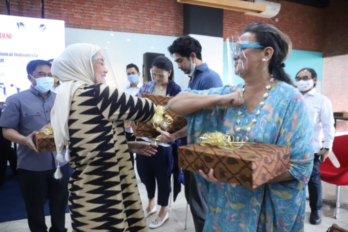 Menteri Ketenagakerjaan Ida Fauziyah penyerahan SKKNI Bidang Perfilman di Innovation Room, Kemnaker, Jakarta, Selasa 7 Juli 2020