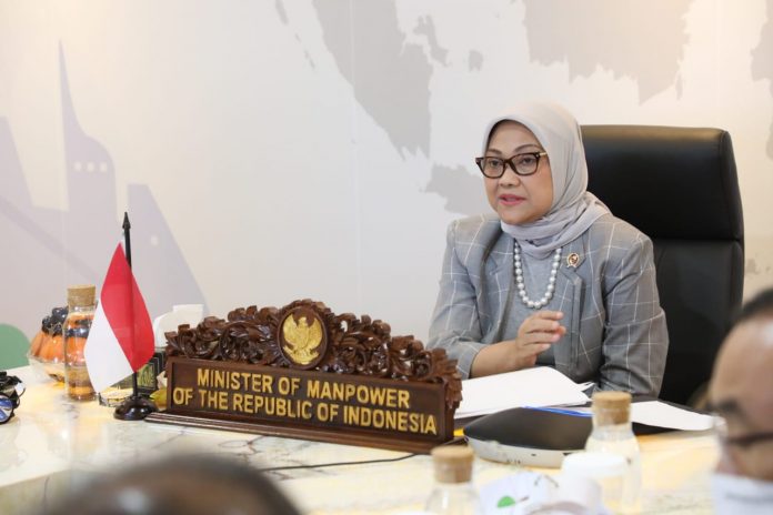 Menteri Ketenagakerjaan Ida Fauziyah saat menjadi panelis dalam Pertemuan International Labour Organization untuk Kawasan Asia dan Pasifik secara virtual di kantor Kementerian Ketenagakerjaan