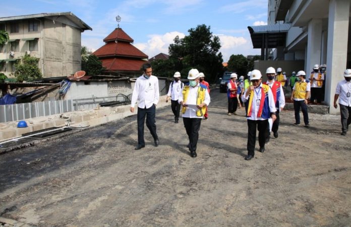 Menteri Pekerjaan Umum dan Perumahan Rakyat (PUPR) meninjau progres pembangunan Rumah Susun Tingkat Tinggi Pasar Jumat, DKI Jakarta, Senin 6 Juli 2020