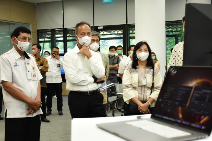 Menteri Perindustrian Agus Gumiwang Kartasasmita ketika melakukan kunjungan kerja ke Apple Developer Academy, BSD City, Tangerang, Banten