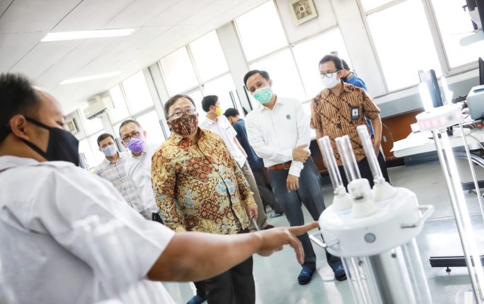 Menteri Riset dan Teknologi atau Kepala Badan Riset dan Inovasi Nasional Bambang PS Brodjonegoro melakukan kunjungan kerja ke Bandung, Jawa Barat, Rabu 29 Juli 2020