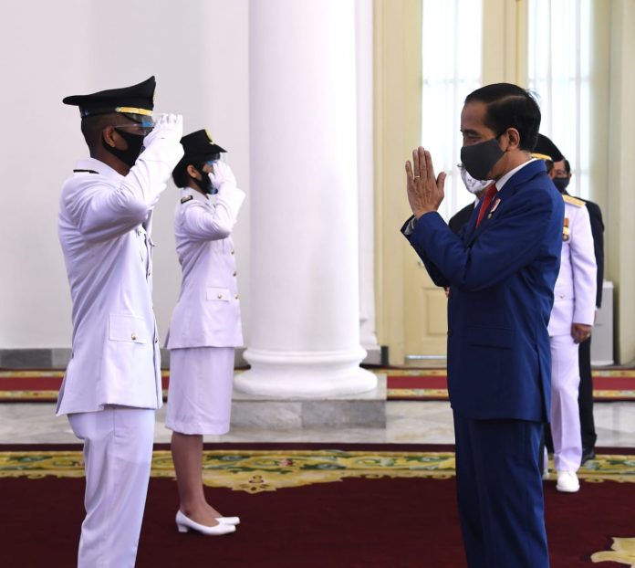 Presiden Joko Widodo melantik 881 Pamong Praja Muda lulusan IPDN Tahun 2020