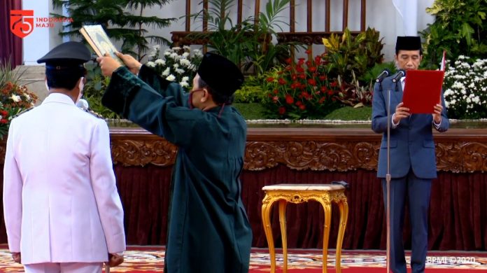 Presiden Joko Widodo melantik Gubernur Kepulauan Riau masa sisa jabatan 2016-2021 di Istana Negara
