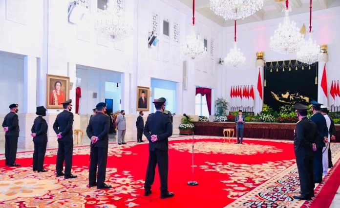Presiden Joko Widodo memberikan amanat kepada jajaran Kepolisian Republik Indonesia dalam HUT ke-74 Bhayangkara di Istana Negara 2