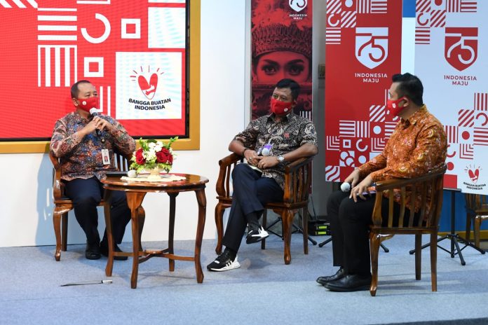 Imam Priyono, moderator dalam acara Konferensi Pers Terkait Peringatan HUT ke-75 Republik Indonesia yang digelar di Kantor Presiden, Jakarta, pada Kamis, 6 Agustus 2020