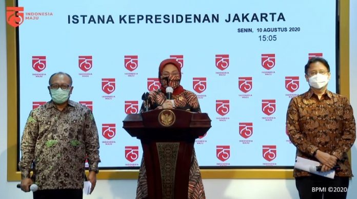 Menteri Ketenagakerjaan Ida Fauziyah memberikan keterangan pers mengenai Pengumuman Program Bantuan Subsidi Upah di Kantor Presiden