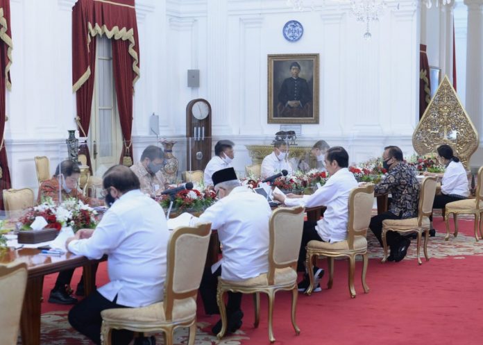 Presiden Joko Widodo memimpin rapat terbatas Perencanaan Transformasi Digital di Istana Merdeka, Jakarta, Senin, 3 Agustus 2020
