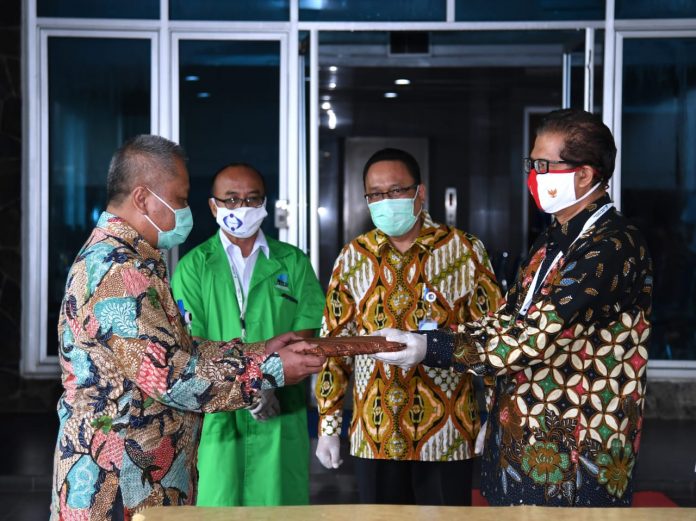 Sekretariat Presiden mengembalikan naskah asli Teks Proklamasi yang bertulis tangan Sang Proklamator, Ir. Soekarno kepada Arsip Nasional Republik Indonesia, pada Selasa 18 Agustus 2020