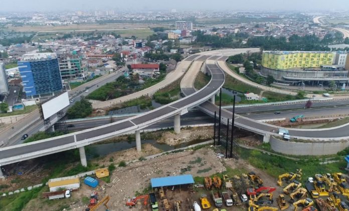 Jalan Tol Cengkareng - Batuceper - Kunciran, salah satu dari 6 ruas Jalan Tol Jakarta Outer Ring Road (JORR II) progres pembangunannya telah mencapai 86,46%
