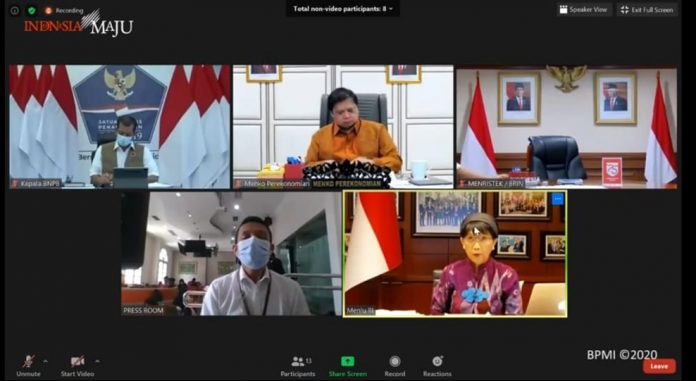 Menteri Luar Negeri Retno Marsudi memberikan keterangan pers terkait proses uji vaksin Covid-19