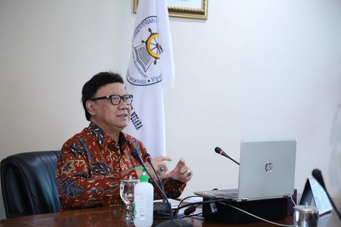 Menteri Pendayagunaan Aparatur Negara dan Reformasi Birokrasi Tjahjo Kumolo saat memberikan Kuliah Umum Universitas Abdurrab secara virtual, Kamis, 3 Agustus 2020