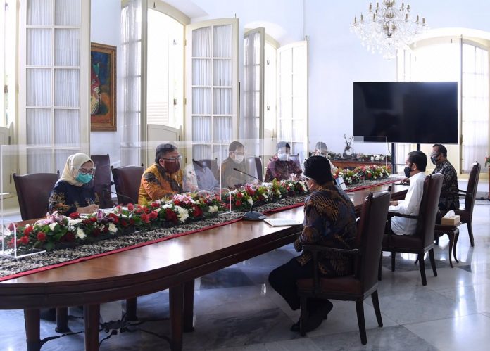 Presiden Joko Widodo menerima tim Vaksin Merah Putih di Istana Kepresidenan Bogor, Jawa Barat