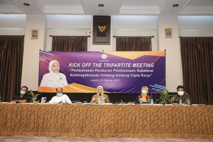 Menteri Ketenagakerjaan Ida Fauziyah membuka Kick-Off the Tripartite Meeting Pembahasan Peraturan Pelaksana Susbtansi Ketenagakerjaan Undang-Udang Cipta Kerja