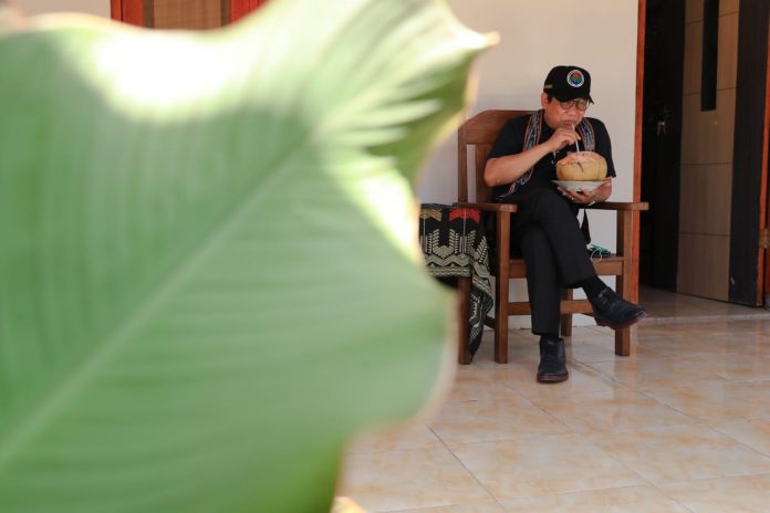 Menteri Desa, Pembangunan Daerah Tertinggal dan Transmigrasi Abdul Halim Iskandar meninjau homestay yang dikelola oleh Badan Usaha Milik Desa Putri Nyale Kuta