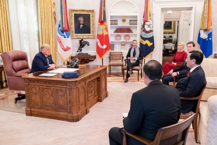 Menteri Koordinator Bidang Kemaritiman dan Investasi Luhut Binsar Pandjaitan bertemu Presiden Amerika Serikat Donald Trump di Washington DC