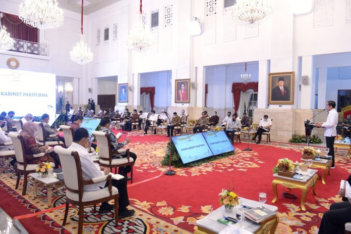 Presiden Joko Widodo memimpin Sidang Kabinet Paripurna di Istana Negara