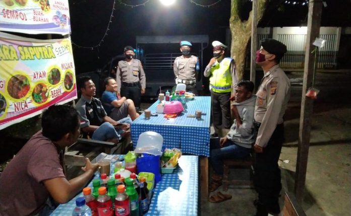 Ilustrasi himbauan protokol kesehatan pencegahan kerumunan