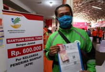 Digitalisasi Bansos Jangkau 11,5 Juta Keluarga, Pemerintah Siapkan Skema Bantuan Tunai Penerima bantuan sosial tunai
