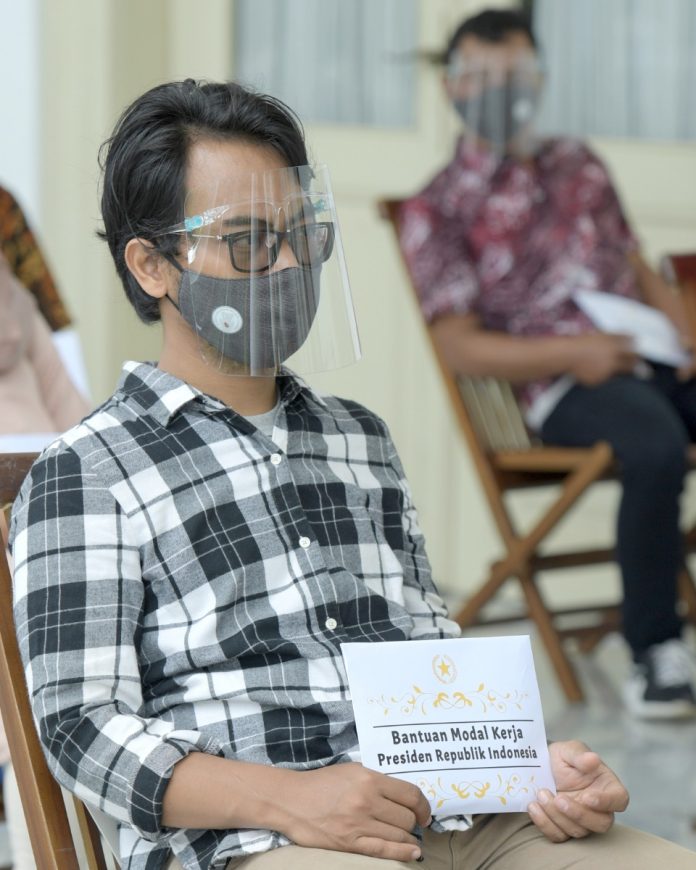 Penerima Bantuan Modal Kerja dari Presiden Joko Widodo di Istana Kepresidenan Bogor