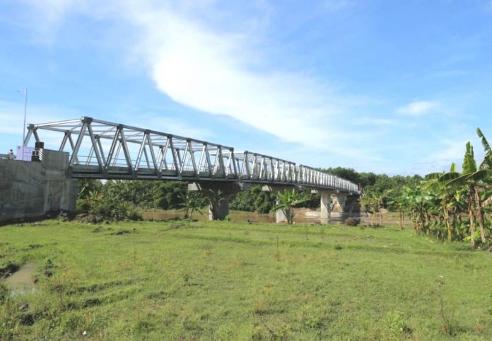 Menteri Pekerjaan Umum dan Perumahan Rakyat Basuki Hadimuljono meresmikan Jembatan Terusan Bojonegoro-Blora yang menghubungkan Provinsi Jawa Tengah dengan Jawa Timur