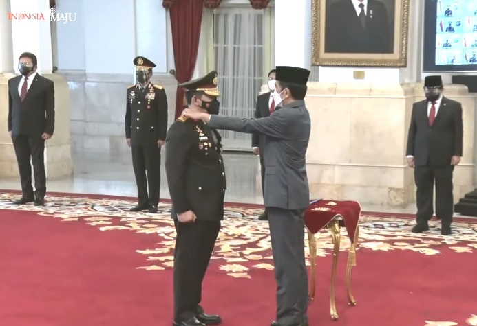 Presiden Joko Widodo melantik Komjen Listyo