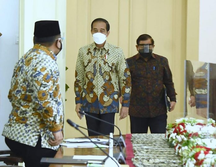 Presiden Jokowi mengelar rapat terbatas mengenai PPKM di Istana Kepresidenan Bogor, Jawa Barat