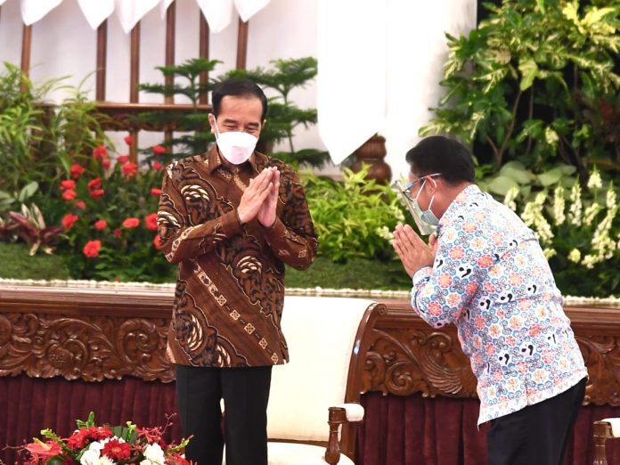 Presiden Jokowi saat membuka Rapat Koordinasi Nasional Kemitraan Program Bangga Kencana Tahun 2021 di Istana Negara
