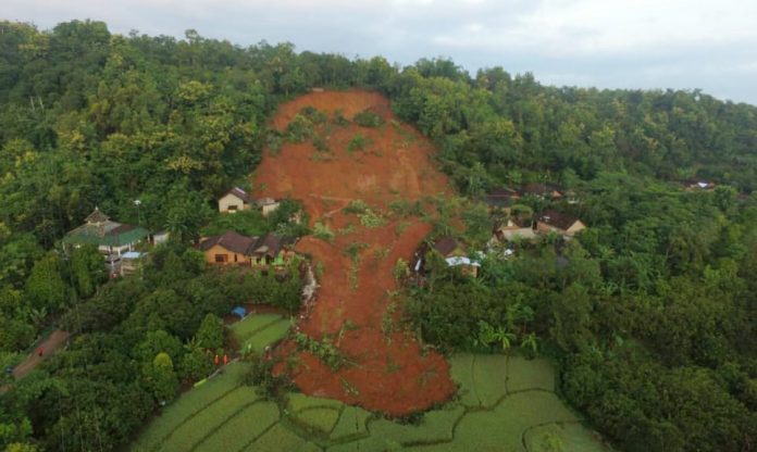 Longsor di Kecamatan Ngetos, Kabupaten Nganjuk, Jawa Timur