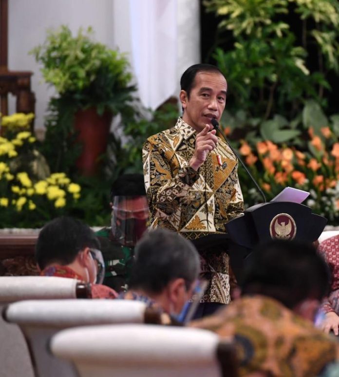 Presiden Joko Widodo membuka Rapat Koordinasi Nasional Pengendalian Kebakaran Hutan dan Lahan Tahun 2021 di Istana Negara