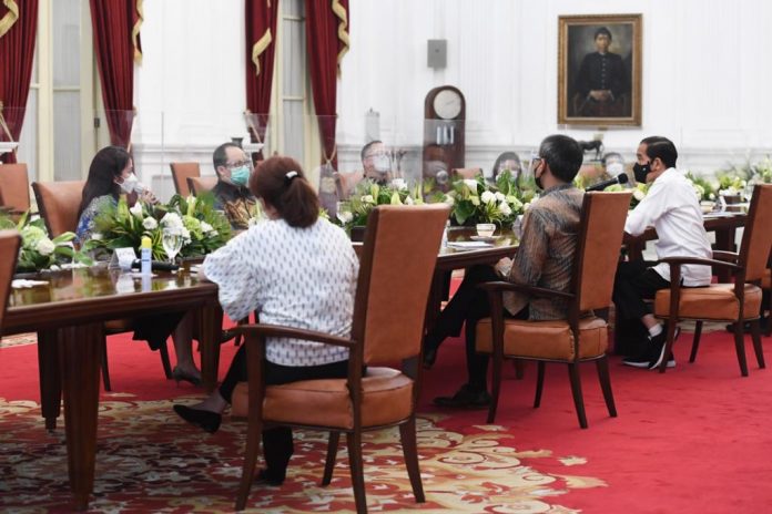Presiden saat berbincang dengan para pemimpin redaksi media nasional di Istana Merdeka, Jakarta, Rabu, 17 Februari 2021
