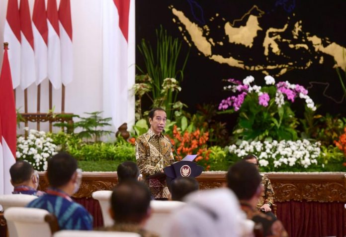 membuka Musyawarah Nasional VI Asosiasi Pemerintah Kota Seluruh Indonesia (Apeksi) pada Kamis, 11 Februari 2021, di Istana Negara
