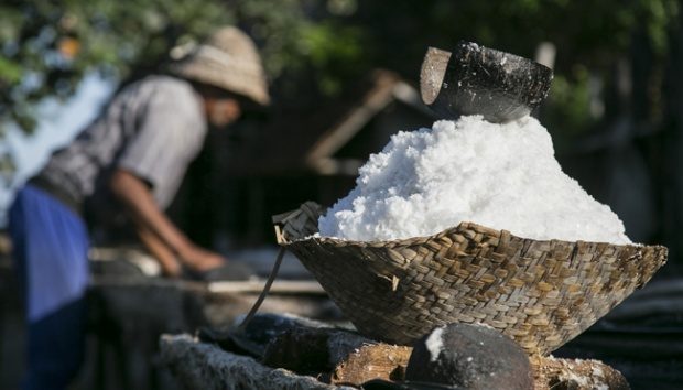 Ilustrasi petani garam